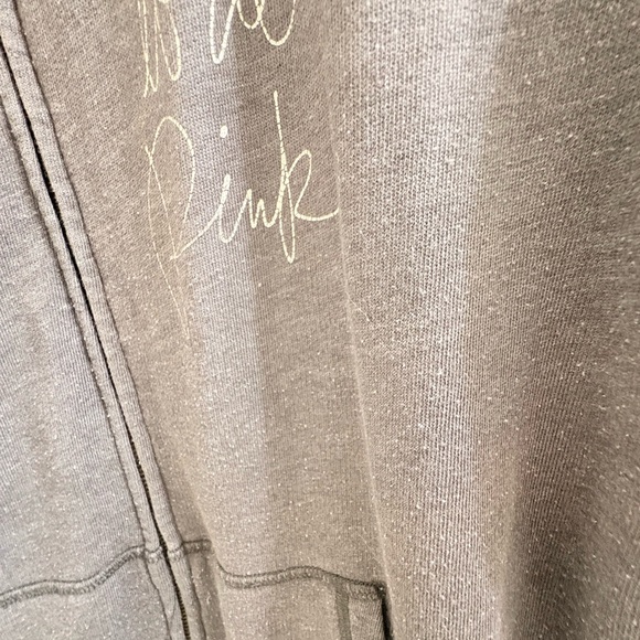 Victoria Secret - Picture 2 of 3